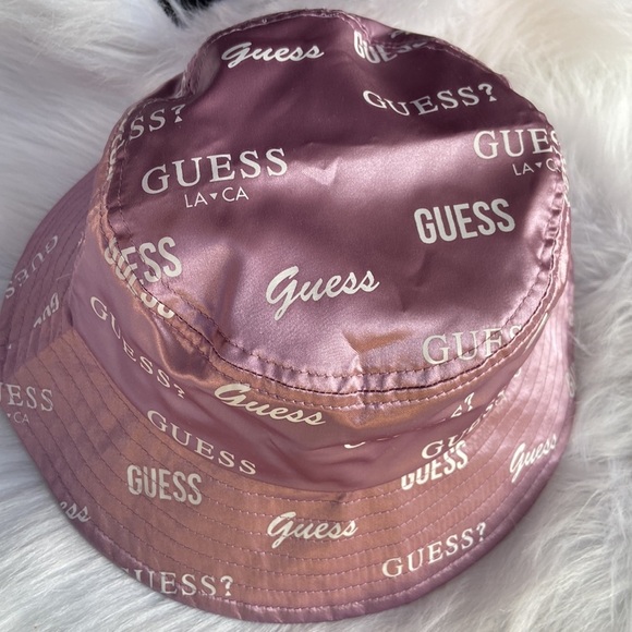 New GUESS Women’s Logo Bucket Hat